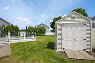 377 Kenyon Ave, Pawtucket, RI 02861 - Photo 31