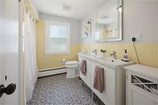 377 Kenyon Ave, Pawtucket, RI 02861 - Photo 15