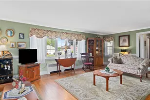 14 Barnes St, Smithfield, RI 02828 - Photo 9