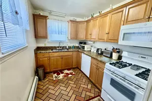 215 Roosevelt St, Providence, RI 02909 - Photo 7