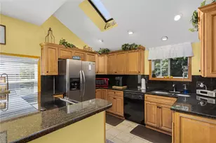 36 Pine St, Woonsocket, RI 02895 - Photo 23