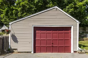 36 Pine St, Woonsocket, RI 02895 - Photo 9