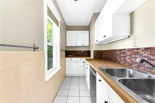 1058 Narragansett Blvd, Cranston, RI 02905 - Photo 15