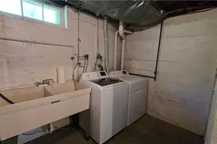 63 La Salle Dr, Providence, RI 02908 - Photo 17