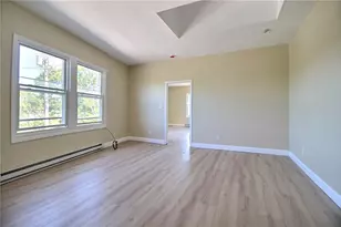 33 Railroad Ave, Westerly, RI 02891 - Photo 7