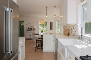 122 Ruggles Ave, Newport, RI 02840 - Photo 9