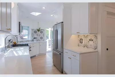 122 Ruggles Avenue, Newport, RI 02840 - Photo 11
