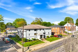 787 Admiral St, Providence, RI 02908 - Photo 1