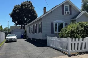 217 Evergreen St, Pawtucket, RI 02861 - Photo 3