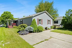 59 Robin Dr, Tiverton, RI 02878 - Photo 1