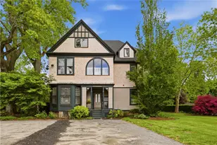 158 Narragansett Ave, Newport, RI 02840 - Photo 1