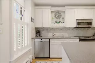 158 Narragansett Ave, Newport, RI 02840 - Photo 9