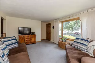 39 Fairview Ave, East Providence, RI 02914 - Photo 5