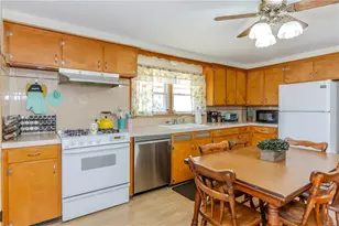 39 Fairview Ave, East Providence, RI 02914 - Photo 9