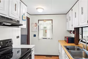 979 Toll Gate Rd, Warwick, RI 02886 - Photo 5