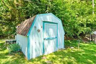 979 Toll Gate Rd, Warwick, RI 02886 - Photo 15