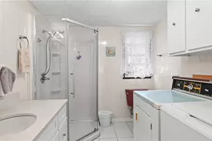 979 Toll Gate Rd, Warwick, RI 02886 - Photo 9
