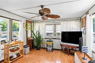 979 Toll Gate Rd, Warwick, RI 02886 - Photo 3