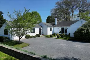 18 Ledge Rd, Newport, RI 02840 - Photo 1
