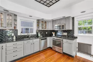 212 Lowden St, Pawtucket, RI 02860 - Photo 13