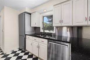 34 Terrace Dr, East Greenwich, RI 02818 - Photo 5