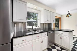 34 Terrace Dr, East Greenwich, RI 02818 - Photo 7