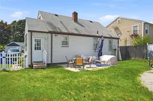 10 Jones Ave, Pawtucket, RI 02861 - Photo 3