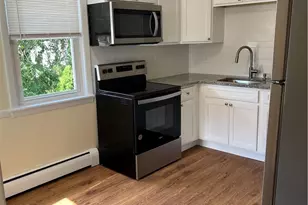 122 Englewood Ave, Pawtucket, RI 02860 - Photo 1