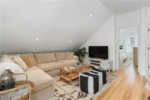 17 Willow St, Newport, RI 02840 - Photo 7