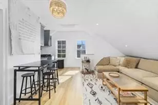 17 Willow St, Newport, RI 02840 - Photo 5