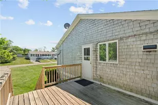32 Prince Henry Ave, Portsmouth, RI 02871 - Photo 3