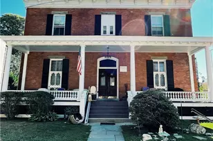 6 Sunnyside Pl, Newport, RI 02840 - Photo 1
