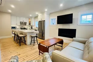 35 Memorial Blvd, Newport, RI 02840 - Photo 7