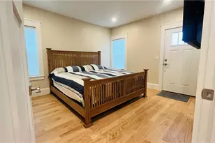 35 Memorial Blvd, Newport, RI 02840 - Photo 19