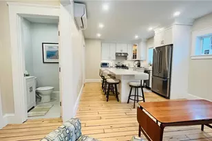35 Memorial Blvd, Newport, RI 02840 - Photo 9