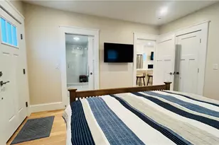 35 Memorial Blvd, Newport, RI 02840 - Photo 23