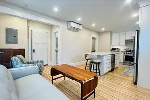 35 Memorial Blvd, Newport, RI 02840 - Photo 11