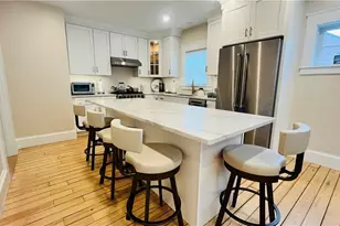 35 Memorial Blvd, Newport, RI 02840 - Photo 17