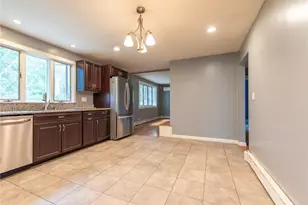 11 Country Hill Rd, Cumberland, RI 02864 - Photo 3