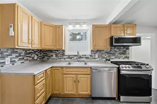 116 Ardway Ave, Warwick, RI 02889 - Photo 9