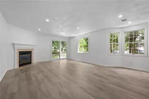 43 Trellis Dr, West Warwick, RI 02893 - Photo 5