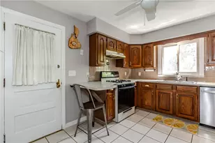 111 Isabella Ave, Providence, RI 02908 - Photo 9