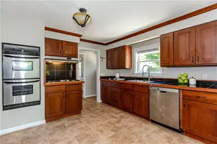 18 Hattie Ave, Smithfield, RI 02828 - Photo 11