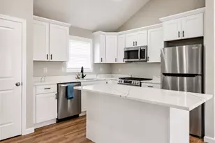 63 Chester Ave, Providence, RI 02907 - Photo 3