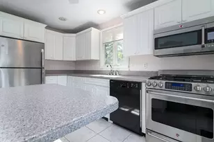 39 Wanda St, Narragansett, RI 02882 - Photo 11