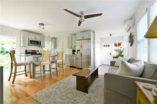 46 Maple St, South Kingstown, RI 02879 - Photo 5