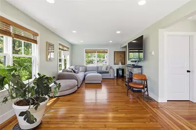 1124 Narragansett Boulevard, Cranston, RI 02905 - Photo 9