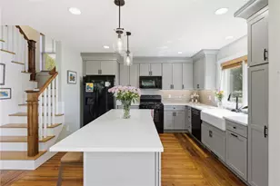1124 Narragansett Blvd, Cranston, RI 02905 - Photo 11