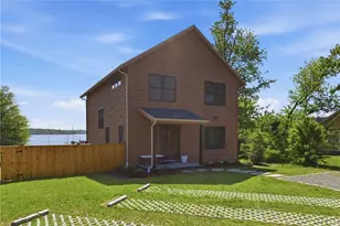 1124 Narragansett Blvd, Cranston, RI 02905 - Photo 1