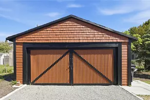 1124 Narragansett Blvd, Cranston, RI 02905 - Photo 5